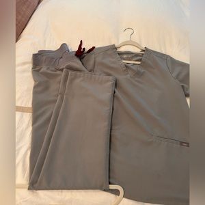 FiGs Scrub Set - Top Small Pants Medium Tall